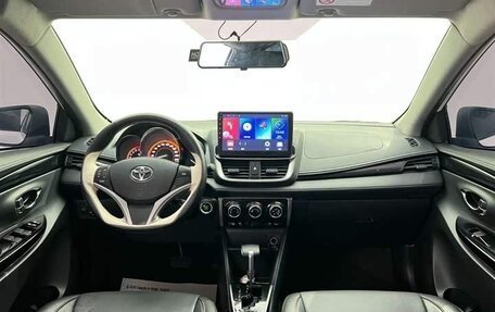 Toyota Yaris, 2022 год, 1 430 000 рублей, 11 фотография