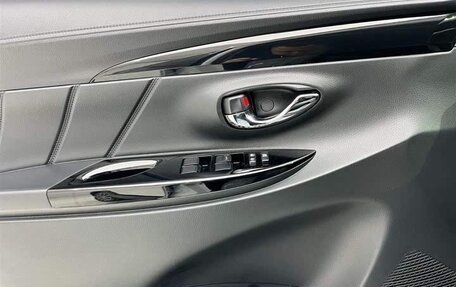 Toyota Yaris, 2022 год, 1 430 000 рублей, 8 фотография