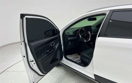 Toyota Yaris, 2022 год, 1 430 000 рублей, 7 фотография