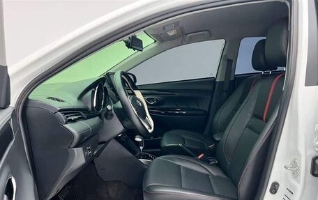 Toyota Yaris, 2022 год, 1 430 000 рублей, 15 фотография