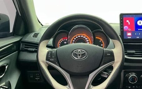 Toyota Yaris, 2022 год, 1 430 000 рублей, 10 фотография