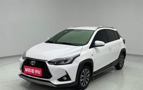 Toyota Yaris, 2022 год, 1 430 000 рублей, 3 фотография