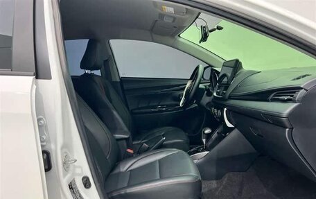 Toyota Yaris, 2022 год, 1 430 000 рублей, 18 фотография