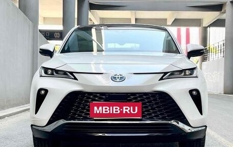 Toyota Venza, 2022 год, 3 550 000 рублей, 2 фотография