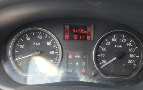 Renault Sandero I, 2013 год, 900 000 рублей, 2 фотография