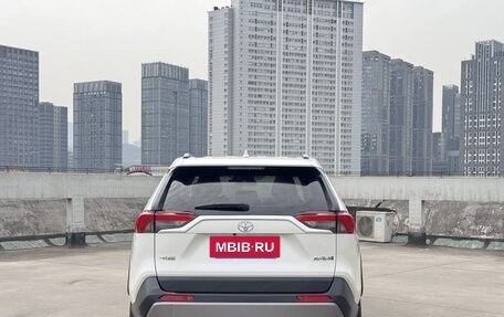 Toyota RAV4, 2021 год, 1 800 000 рублей, 5 фотография