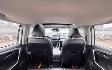 Toyota RAV4, 2021 год, 1 800 000 рублей, 10 фотография