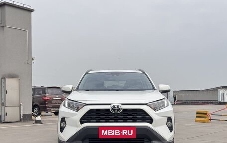 Toyota RAV4, 2021 год, 1 800 000 рублей, 2 фотография