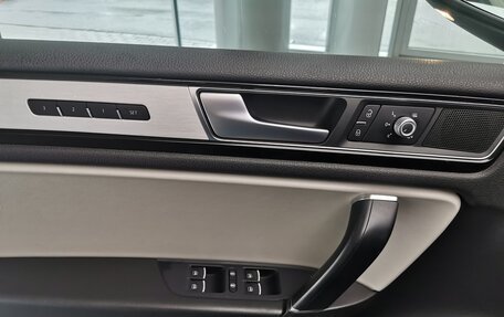 Volkswagen Touareg III, 2018 год, 3 240 000 рублей, 8 фотография