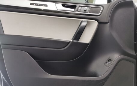 Volkswagen Touareg III, 2018 год, 3 240 000 рублей, 7 фотография
