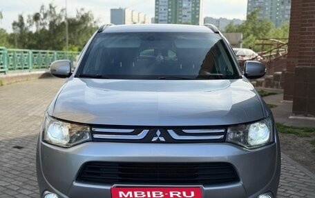 Mitsubishi Outlander III рестайлинг 3, 2012 год, 1 145 000 рублей, 2 фотография
