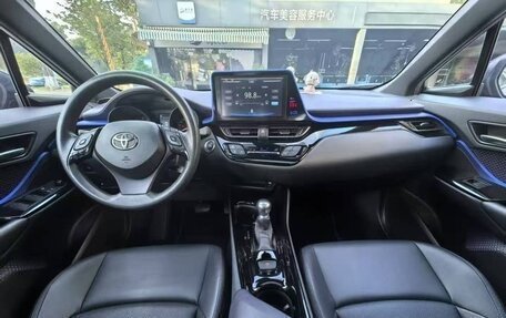Toyota C-HR I рестайлинг, 2021 год, 1 591 000 рублей, 8 фотография