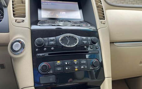 Infiniti QX70, 2015 год, 2 199 000 рублей, 15 фотография