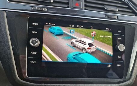 Volkswagen Tiguan II, 2021 год, 2 600 000 рублей, 13 фотография