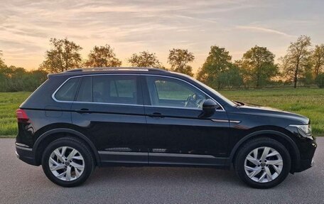 Volkswagen Tiguan II, 2021 год, 2 600 000 рублей, 5 фотография