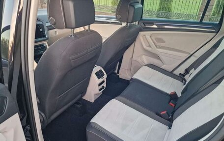 Volkswagen Tiguan II, 2021 год, 2 600 000 рублей, 15 фотография
