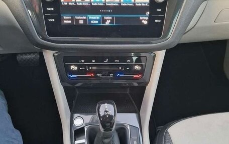 Volkswagen Tiguan II, 2021 год, 2 600 000 рублей, 11 фотография