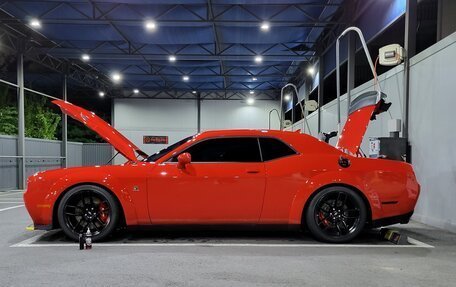 Dodge Challenger III рестайлинг 2, 2020 год, 13 000 000 рублей, 6 фотография