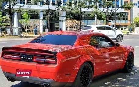 Dodge Challenger III рестайлинг 2, 2020 год, 13 000 000 рублей, 10 фотография