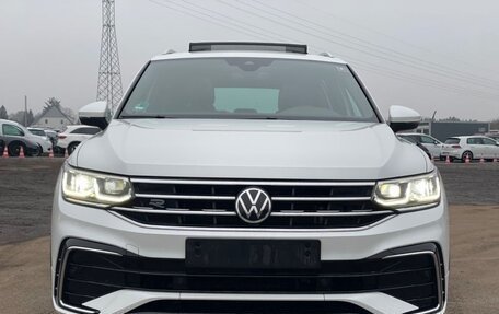 Volkswagen Tiguan II, 2022 год, 2 670 000 рублей, 2 фотография