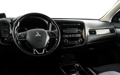 Mitsubishi Outlander III рестайлинг 3, 2018 год, 1 349 000 рублей, 11 фотография