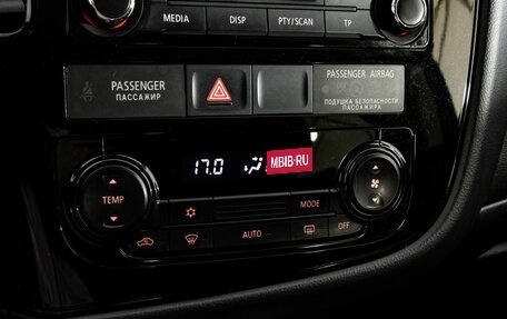 Mitsubishi Outlander III рестайлинг 3, 2018 год, 1 349 000 рублей, 13 фотография
