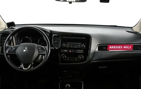Mitsubishi Outlander III рестайлинг 3, 2018 год, 1 349 000 рублей, 10 фотография