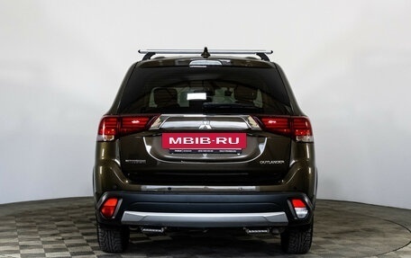 Mitsubishi Outlander III рестайлинг 3, 2018 год, 1 349 000 рублей, 6 фотография