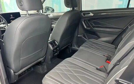 Volkswagen Tiguan II, 2021 год, 2 350 227 рублей, 19 фотография
