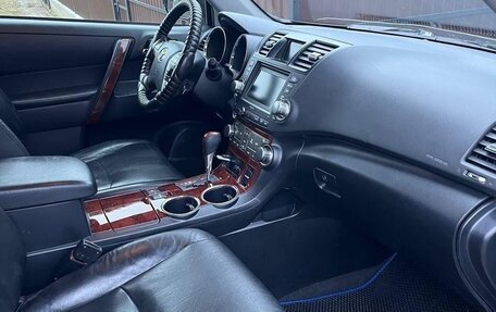 Toyota Highlander III, 2011 год, 2 300 000 рублей, 5 фотография