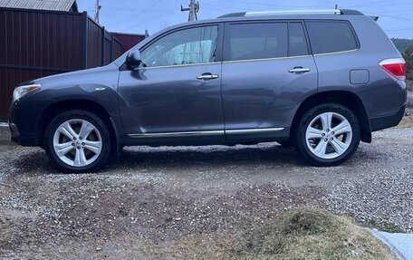 Toyota Highlander III, 2011 год, 2 300 000 рублей, 2 фотография