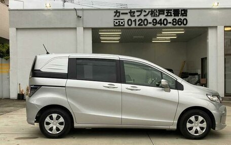 Honda Freed I, 2011 год, 1 050 000 рублей, 4 фотография