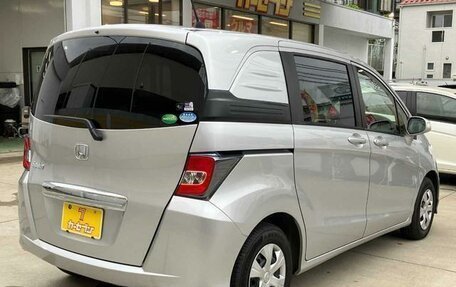 Honda Freed I, 2011 год, 1 050 000 рублей, 5 фотография