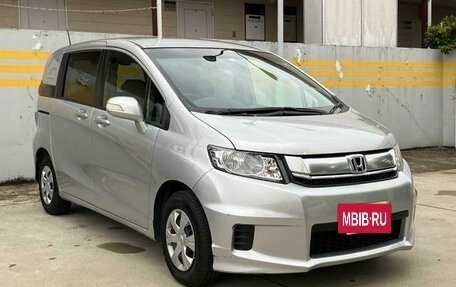 Honda Freed I, 2011 год, 1 050 000 рублей, 3 фотография