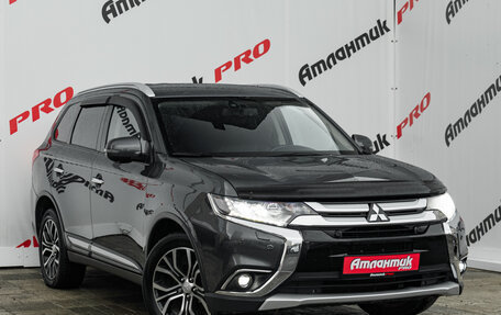 Mitsubishi Outlander III рестайлинг 3, 2017 год, 2 000 000 рублей, 3 фотография