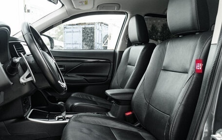 Mitsubishi Outlander III рестайлинг 3, 2017 год, 2 000 000 рублей, 10 фотография