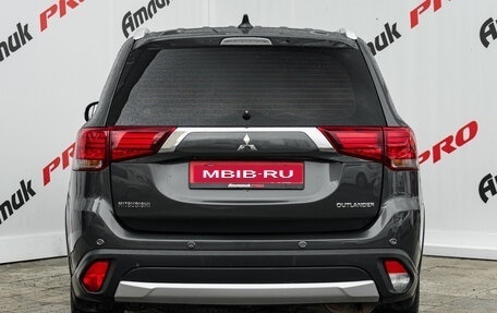 Mitsubishi Outlander III рестайлинг 3, 2017 год, 2 000 000 рублей, 5 фотография