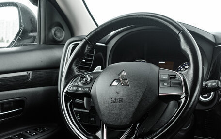 Mitsubishi Outlander III рестайлинг 3, 2017 год, 2 000 000 рублей, 13 фотография