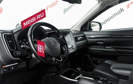 Mitsubishi Outlander III рестайлинг 3, 2017 год, 2 000 000 рублей, 9 фотография