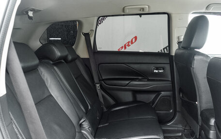 Mitsubishi Outlander III рестайлинг 3, 2017 год, 2 000 000 рублей, 27 фотография