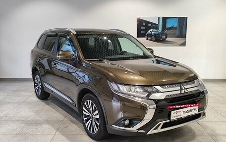 Mitsubishi Outlander III рестайлинг 3, 2019 год, 2 139 000 рублей, 3 фотография