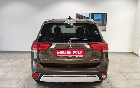 Mitsubishi Outlander III рестайлинг 3, 2019 год, 2 139 000 рублей, 6 фотография
