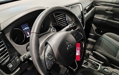 Mitsubishi Outlander III рестайлинг 3, 2019 год, 2 139 000 рублей, 14 фотография
