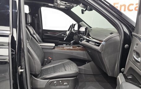Cadillac Escalade V, 2022 год, 11 000 000 рублей, 12 фотография