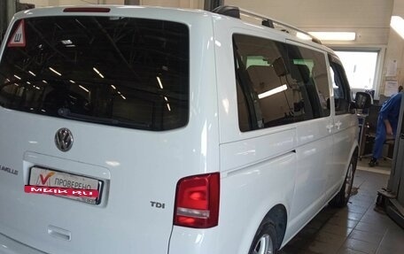 Volkswagen Caravelle T6 рестайлинг, 2015 год, 1 999 000 рублей, 3 фотография