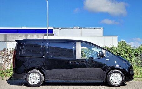 Hyundai Staria, 2022 год, 4 540 000 рублей, 5 фотография
