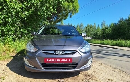Hyundai Solaris II рестайлинг, 2012 год, 800 000 рублей, 3 фотография