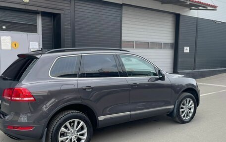 Volkswagen Touareg III, 2011 год, 2 390 000 рублей, 7 фотография