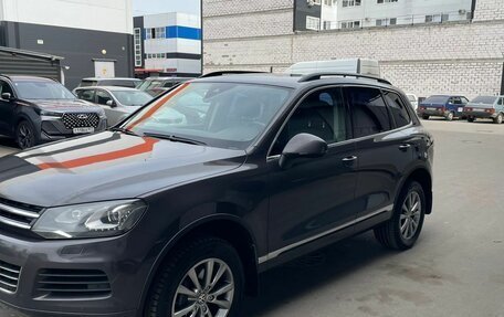 Volkswagen Touareg III, 2011 год, 2 390 000 рублей, 2 фотография