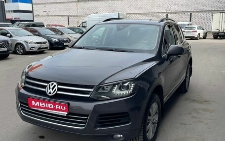 Volkswagen Touareg III, 2011 год, 2 390 000 рублей, 3 фотография
